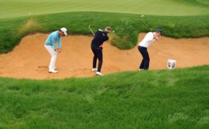 BMW Masters - Wu Ashun, Ian Poulter e Justin Rose provano il bunker (Foto Afp)