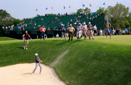 OAKMONT, PA - JUNE 15: Jordan Spieth of the United States plays a bunker shot during a practice round prior to the U.S. Open at Oakmont Country Club on June 15, 2016 in Oakmont, Pennsylvania. Rob Carr/Getty Images/AFP