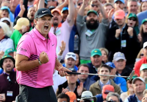 AUGUSTA Un putt che Patrick Reed celebra con la giusta esultanza: è quella che chiude la buca 18 del suo primo major (Foto Afp)