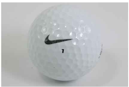 La pallina Nike One Gold di Tiger Woods venduta all'incanto online