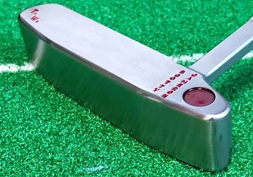 Un dettaglio del putter di Tiger Woods venduto online