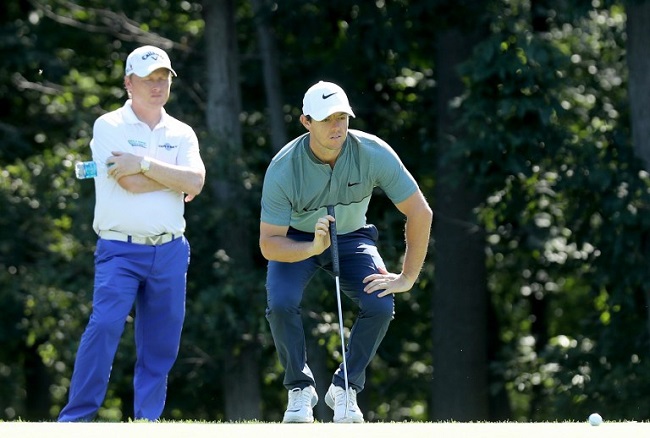 FARMINGDALE, Rory McIlroy e Phil Kenyon nella pro-am al "The Barclays" valido per il playoff di FedExCup 2016 (foto David Cannon/Getty Images/Afp).