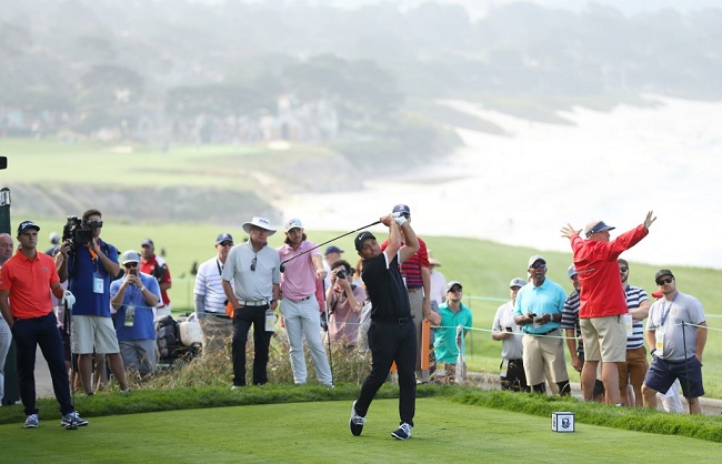 PEBBLE BEACH Francesco Molinari sul tee della 14 nel giro di pratica a Pebble Beach (foto di Warren Little/Getty Images/AFP)