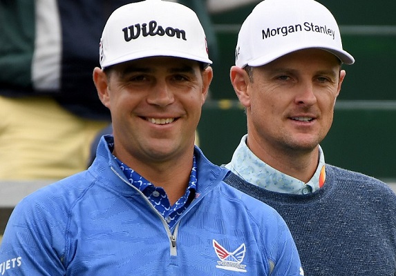 PEBBLE BEACH Gary Woodland e Justin Rose sul tee di partenza del terzo giro. Chi dei due sorriderà questa sera? (Foto Harry How/Getty Images/AFP).