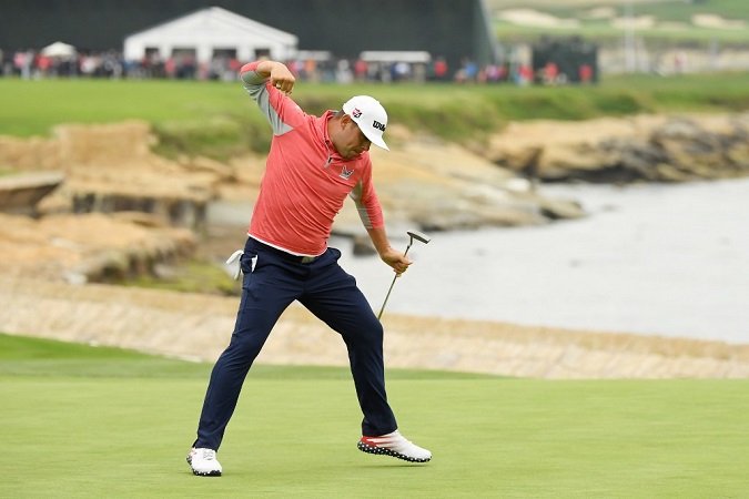 PEBBLE BEACH La gioia e la liberazione di Gary Woodland a fine giro (foto Ross Kinnaird/Getty Images/AFP).