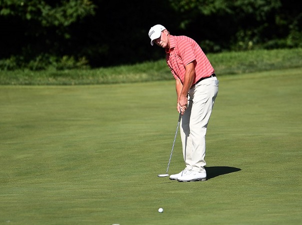 SOUTH BEND, INDIANA Steve Stricker putta per il birdie alla buca 10 nel terzo giro dello US Senior Open 2019 (foto di Stacy Revere/Getty Images/AFP).