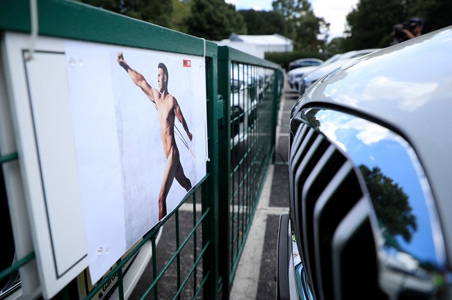 ATLANTA La foto di Brooks Koepka appesa da Dustin Johnson nel parcheggio di East Lake (foto di Cliff Hawkins/Getty Images/AFP)