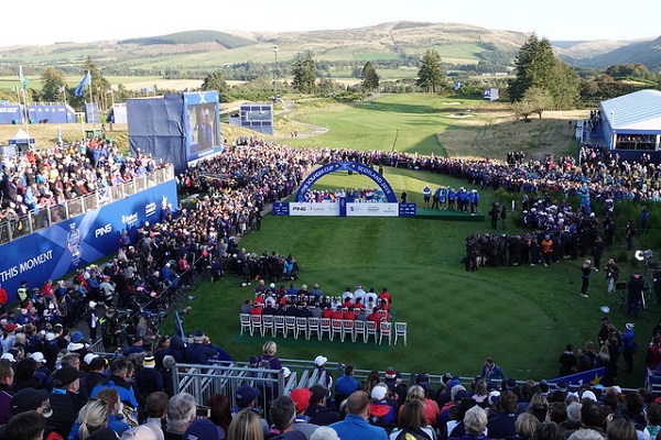 GLENEAGLES Folla delle grandi occasioni per la premiazione (Foto: Phil Inglis). Solheim Cup.