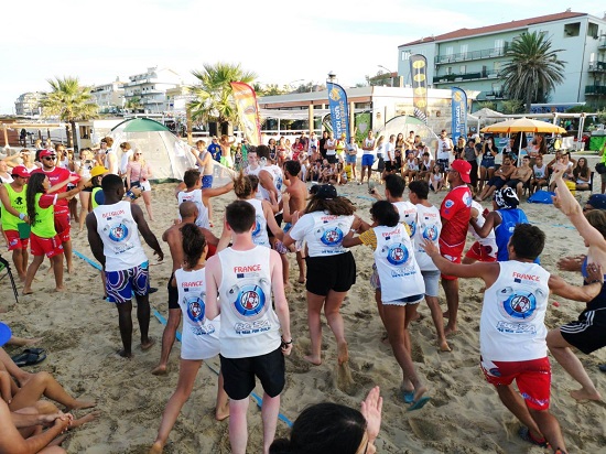 PESCARA Uno dei contest di beach golf.