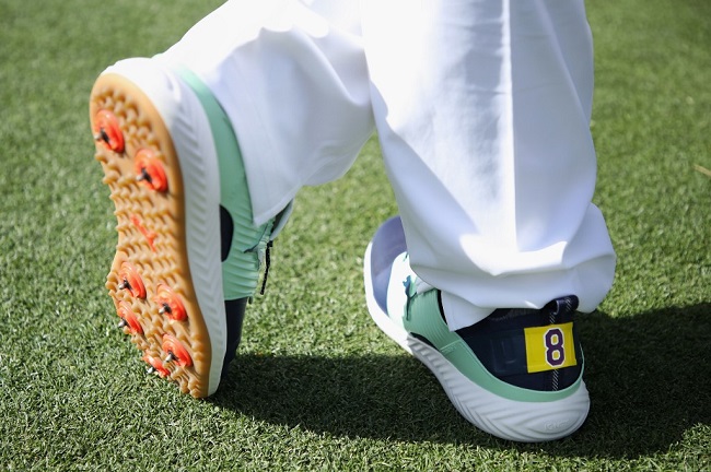 SCOTTSDALE Le scarpe dedicate a Kobe Bryant: ad indossarle è Bryson DeChambeau (foto Christian Petersen/Getty Images/AFP)