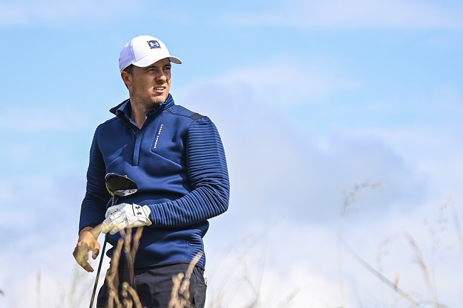 PORTRUSH Jordan Spieth guarda il proprio colpo alla buca 12 durante il primo giro del 148º The Open Championship al Royal Portrush Golf Club (Foto di Keyur Khamar/PGA TOUR attraverso Getty Images).