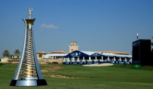 DUBAI Chi alzerà questo trofeo domenica? (Foto di Andrew Redington/Getty Images)