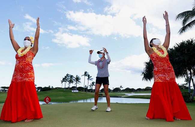 KAPOLEI Lydia Ko balla dopo la vittoria (Foto di Christian Petersen / GETTY IMAGES NORTH AMERICA / Getty Images via AFP)