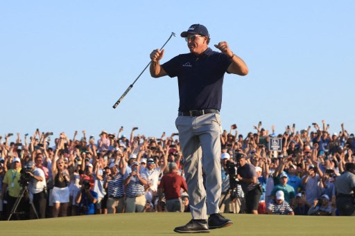 KIAWAH ISLAND Phil Mickelson vince il PGA Championship 2021 (Foto di SAM GREENWOOD / GETTY IMAGES NORTH AMERICA / Getty Images via AFP)