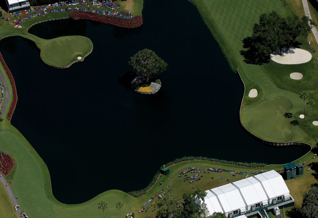 PONTE VEDRA BEACH Una vista dall'alto del green della buca 16 e della buca 17 (Foto di Scott Halleran/Getty Images for MetLife Blimp)