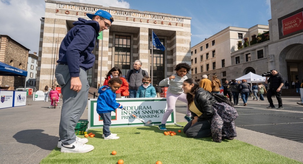 Brescia alla scoperta del golf: bambini in piazza per la Ryder Cup