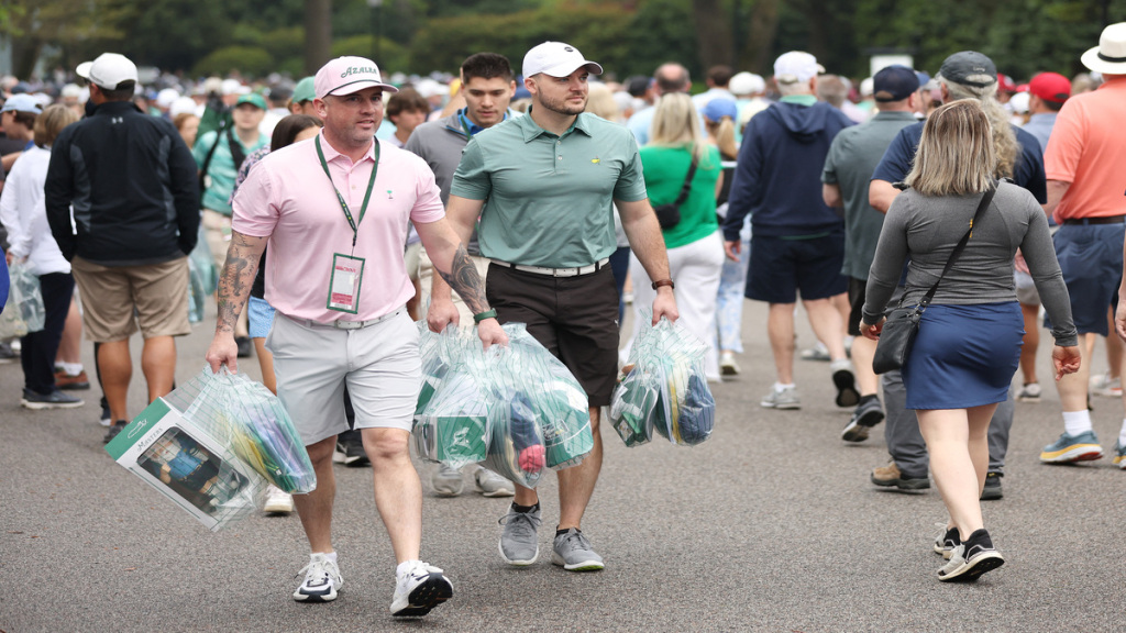 Masters 2023, spettatori a caccia di merchandise