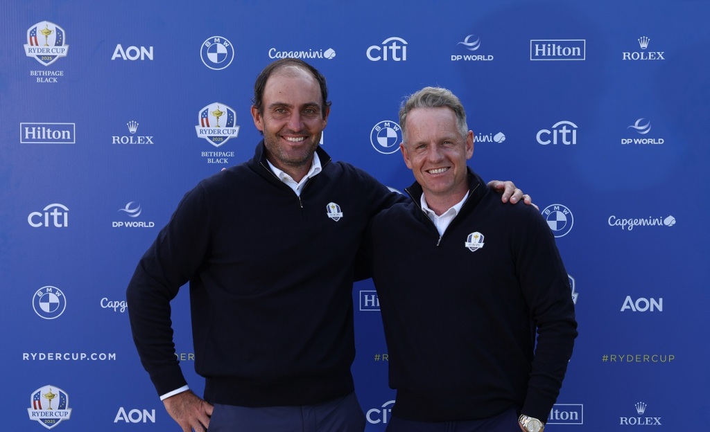 DUBAI Dodo Molinari e Luke Donald in posa con vista Ryder Cup 2025 (Foto di Richard Heathcote/Getty Images)