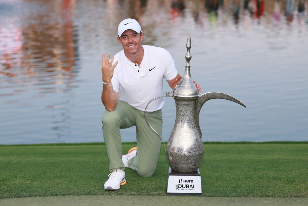 DUBAI, UNITED ARAB EMIRATES, Rory McIlroy dopo la vittoria all'Hero Dubai Desert Classic 2024 (Foto di Warren Little/Getty Images).