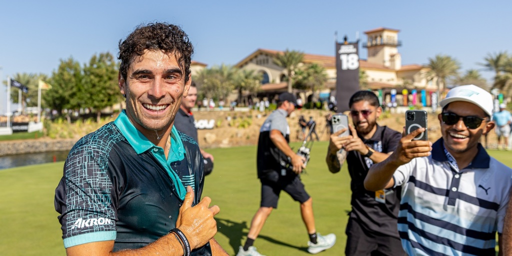 Secondi felici per Joaquín Niemann (team Torque GC) a Jeddah (Foto di Jon Ferrey/LIV Golf)