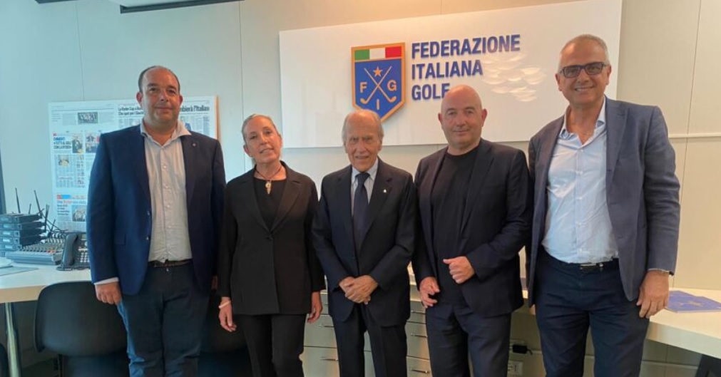 Foto di gruppo al termine della riunione tra Golfimpresa e Federgolf