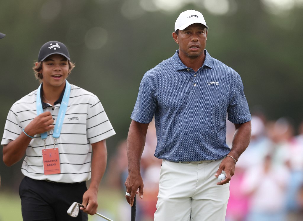 PINEHURST Tiger e Charlie Woods nel giro di pratica prima dello US Open 2024  (Foto di Gregory Shamus / GETTY IMAGES NORTH AMERICA / Getty Images via AFP)