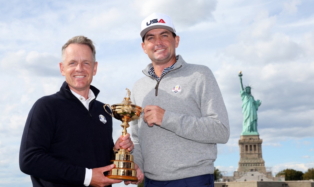 NEW YORK Luke Donald e Keegan Bradley al  "Ryder Cup 2024 Year to Go Media Event" davanti alla Statua della Libertà (Foto di Andrew Redington / GETTY IMAGES NORTH AMERICA / Getty Images via AFP)