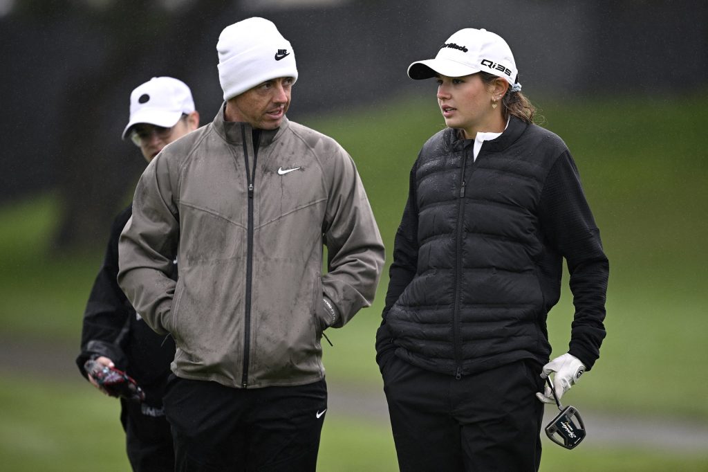 LA JOLLA, Rory McIlroy e Kai Trump alla Pro Am del Genesis Invitational 2025 a Torrey Pines (Foto di Orlando Ramirez / GETTY IMAGES NORTH AMERICA / Getty Images via AFP)