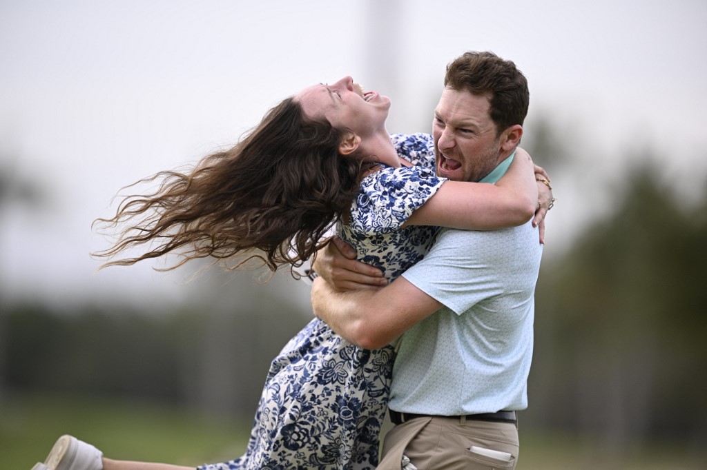 PUERTO VALLARTA Brian Campbell con la fidanzata Kelsi McKee  (Foto di Orlando Ramirez / GETTY IMAGES NORTH AMERICA / Getty Images via AFP)