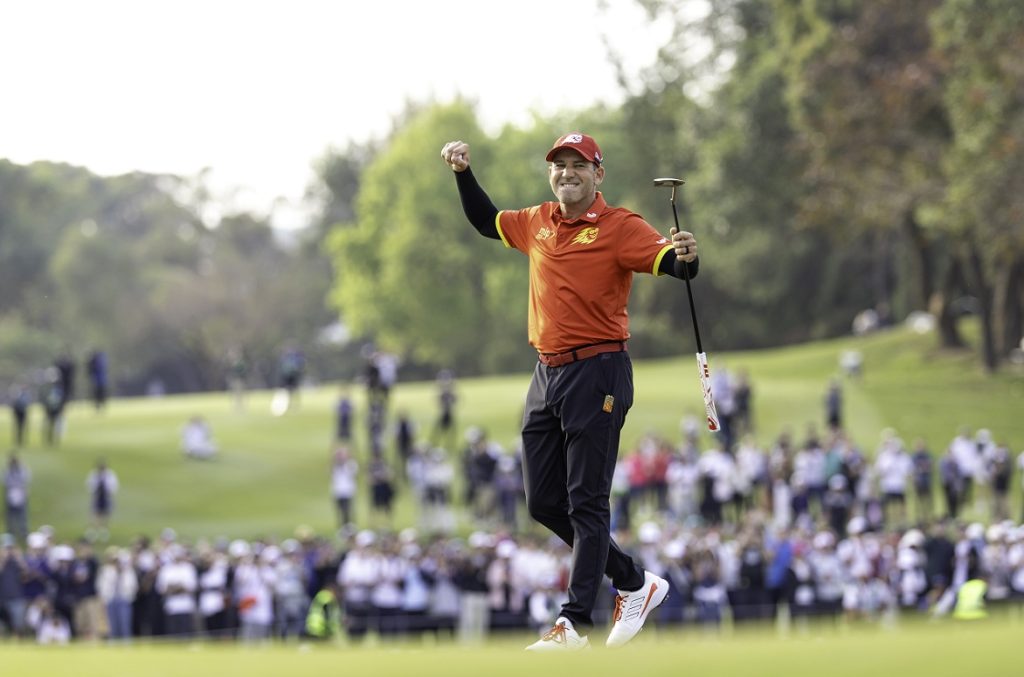 Sergio Garcia dopo aver chiuso la buca 18  all'Hong Kong Golf Club di Fanling  (Foto di Chris Trotman/LIV Golf)