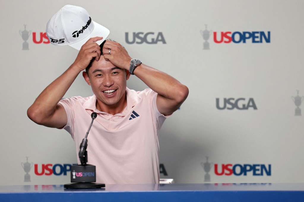 OAKMONT, PENNSYLVANIA Collin Morikawa si mette le mani nei capelli... alla vigilia dello US Open 2025 (Foto di Andrew Redington / GETTY IMAGES NORTH AMERICA / Getty Images via AFP)