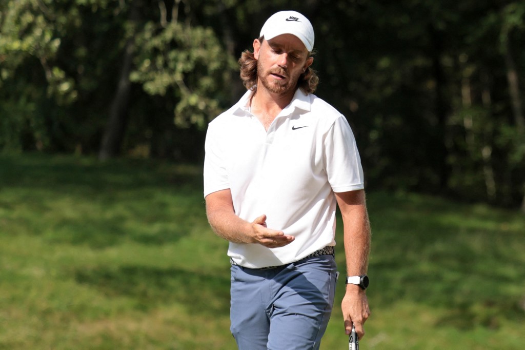 CROMWELL, CONNECTICUT Tommy Fleetwood dopo il putt alla 15 nel quarto giro del Travelers Championship 2025 (Foto di Andrew Redington / GETTY IMAGES NORTH AMERICA / Getty Images via AFP)