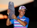 Rickie Fowler alza il meritato trofeo